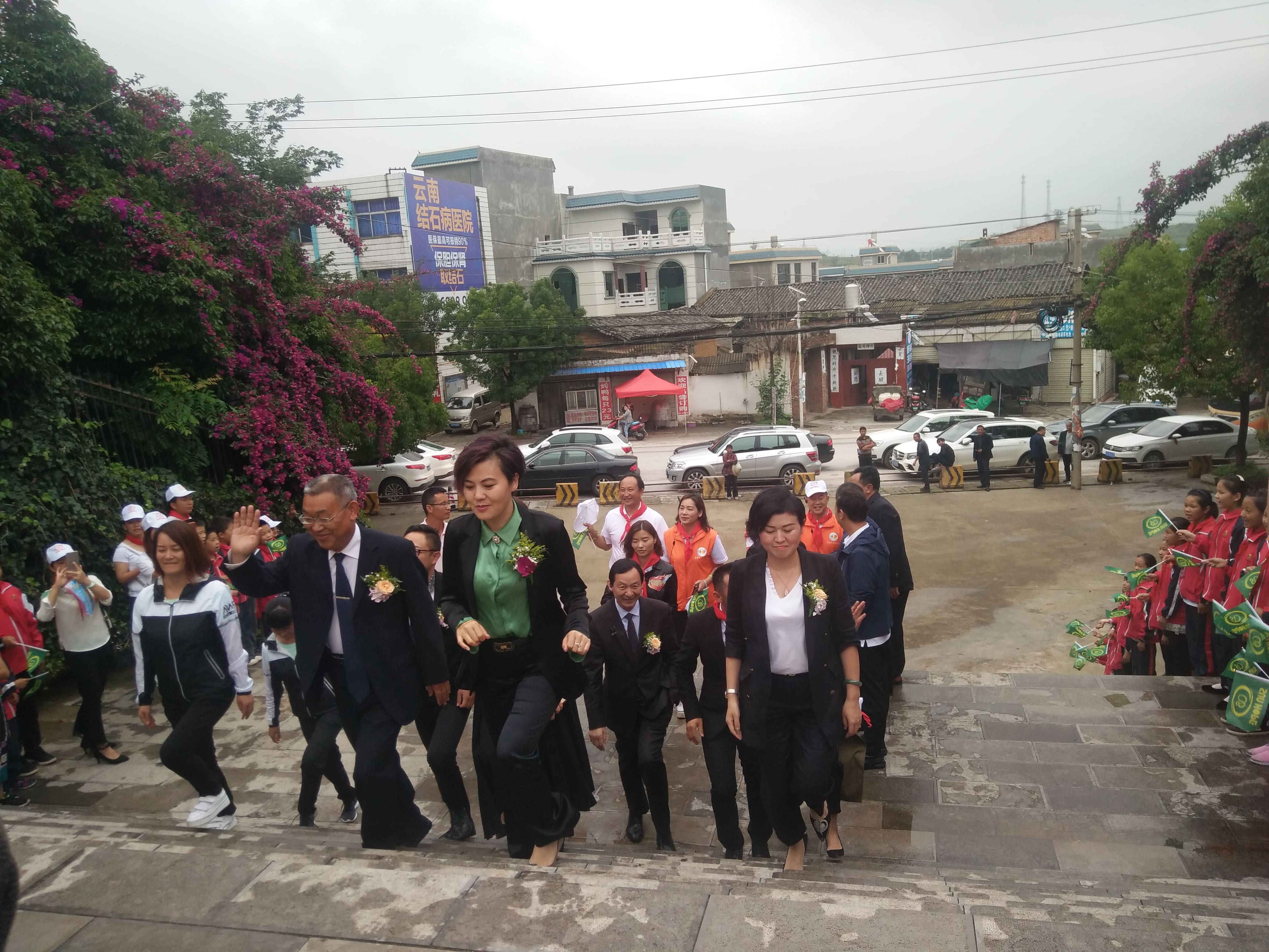 The 152nd Meiyi Sunhope Li Fenglian Primary School, Meiyi Central School Road, Shilin Yi Autonomous County The 152nd Meiyi Sunhope Li Fenglian Primary School, Meiyi Central School Road, Shilin Yi Autonomous County