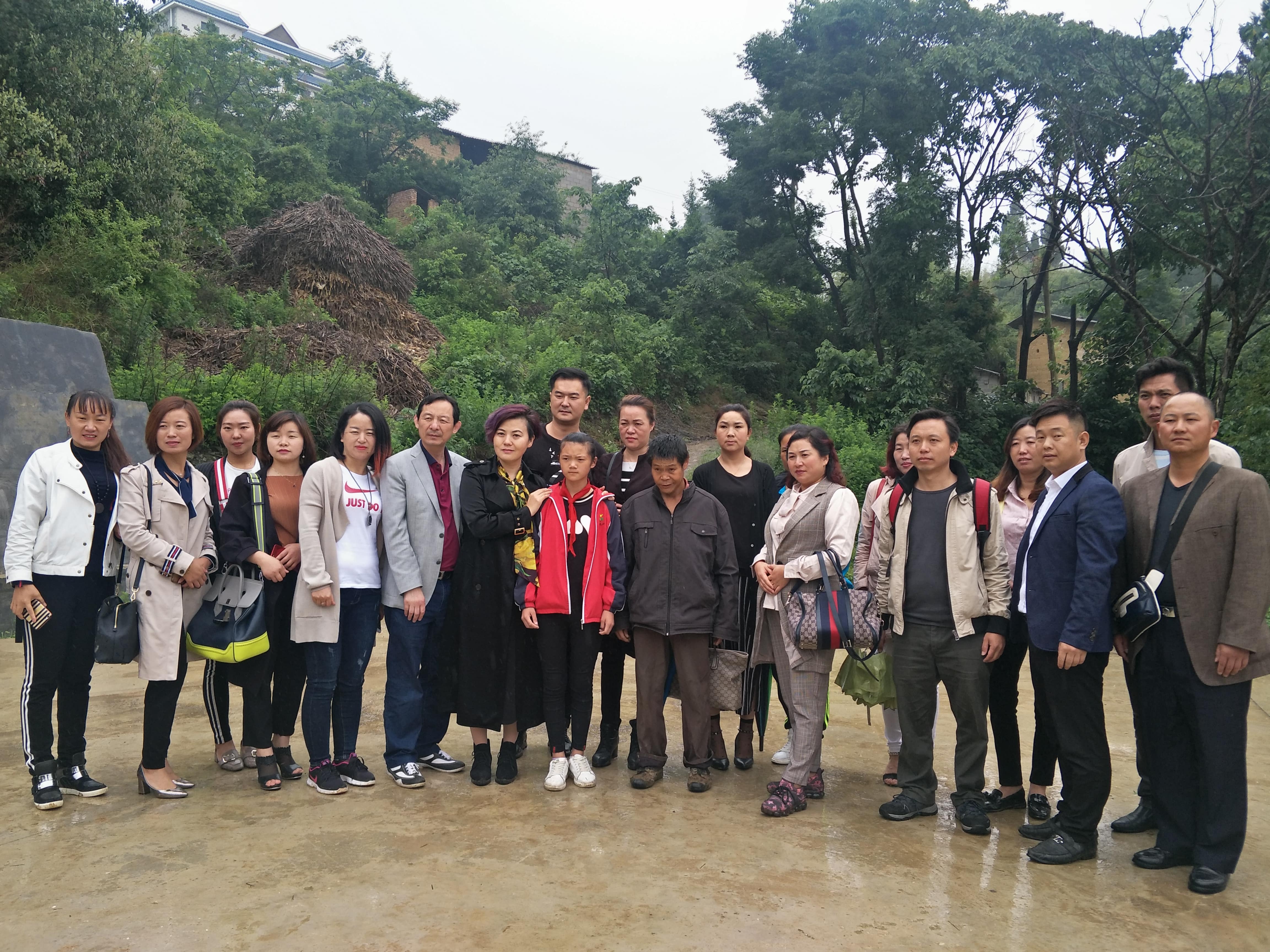 The 152nd Meiyi Sunhope Li Fenglian Primary School, Meiyi Central School Road, Shilin Yi Autonomous County The 152nd Meiyi Sunhope Li Fenglian Primary School, Meiyi Central School Road, Shilin Yi Autonomous County