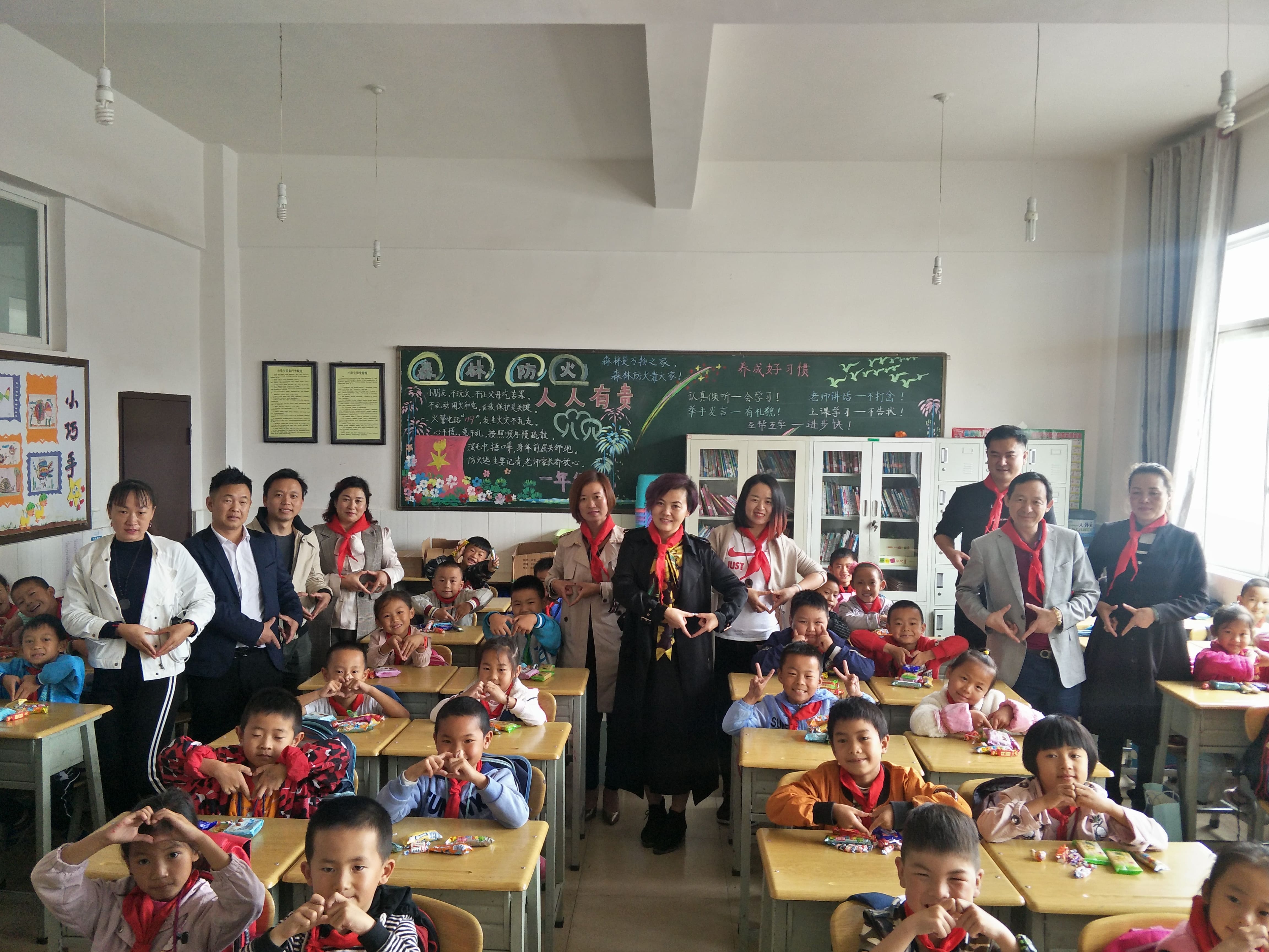 The 152nd Meiyi Sunhope Li Fenglian Primary School, Meiyi Central School Road, Shilin Yi Autonomous County The 152nd Meiyi Sunhope Li Fenglian Primary School, Meiyi Central School Road, Shilin Yi Autonomous County